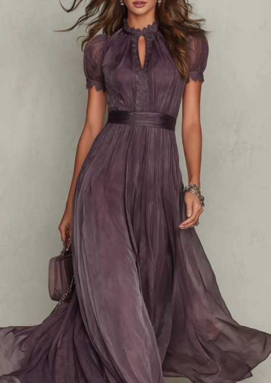 Flavia – Vestido largo morado con escote ojo de cerradura y encaje